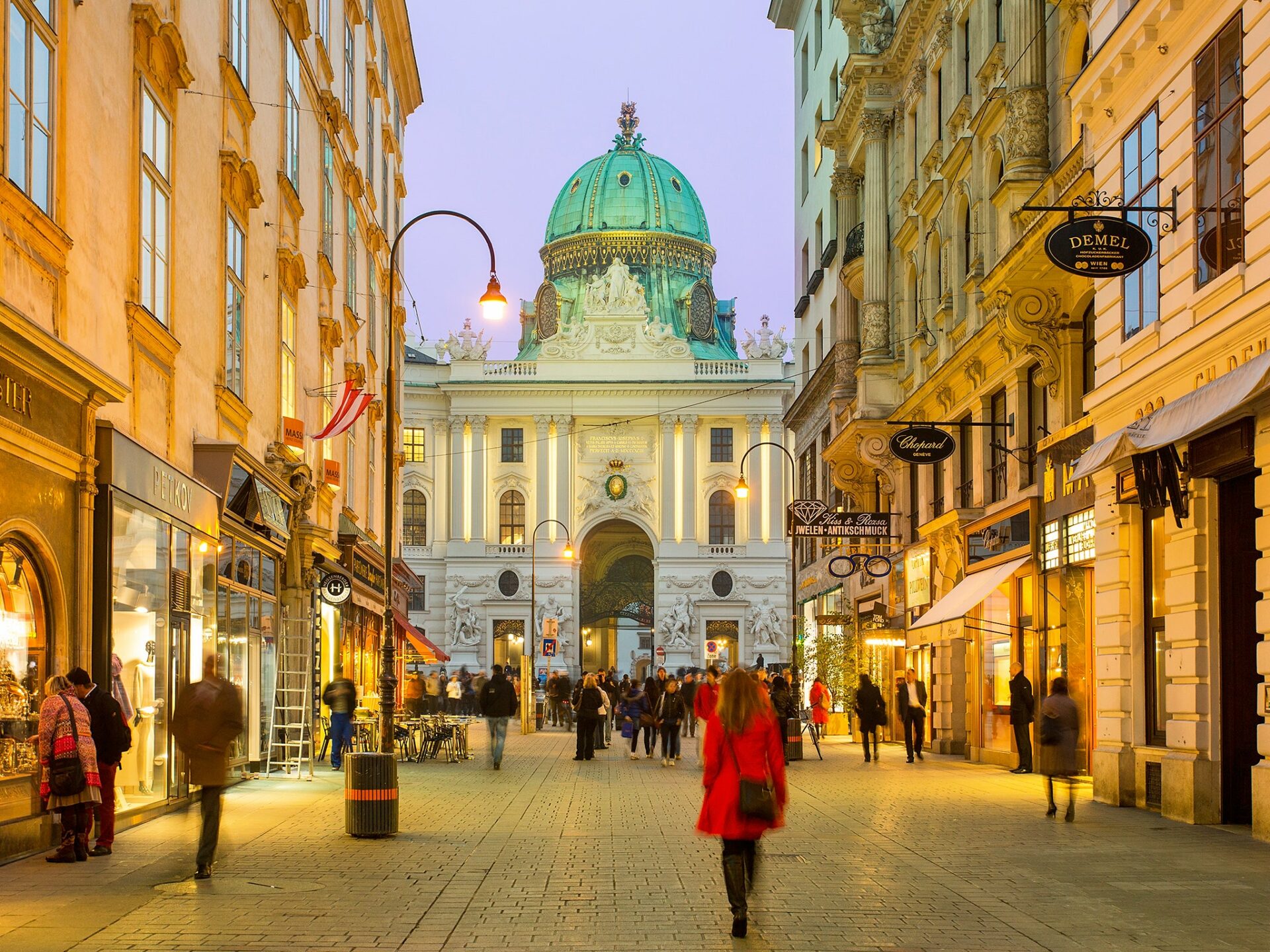 Smooth relocation to Vienna with Living Wien. Expert expat consulting for housing, permits, family support & more. Start your new life stress-free!